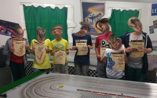 Northeim Katlenburg Herzberg Harz Osterode Slotracing Carrera Kindergeburtstag Feier Autorennbahn